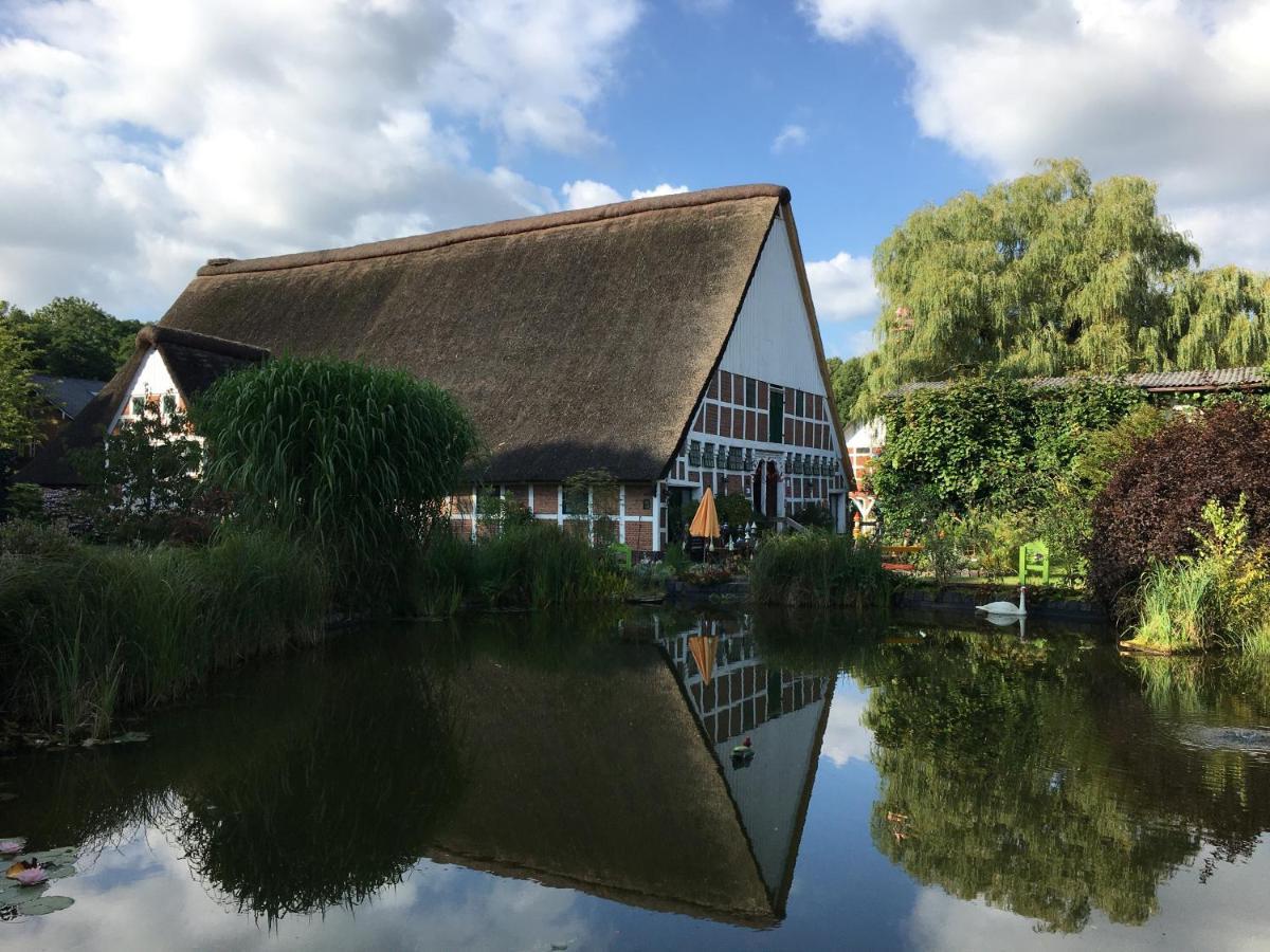 Hotel Taubenhof - Gut Cadenberge Exterior foto